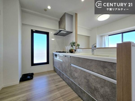 �L�b�`�� ���[�͂̍����V�X�e���L�b�`���ŁA��������H�����������Еt���A�L�X�Ƃ�����Ԃŉ��K�ɗ������y���߂܂��B