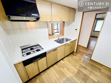 �L�b�`�� ���[�X�y�[�X���[�����Ă���A�L�b�`���܂�����������ƕۂ��Ȃ���A�L�X�Ƃ��������X�y�[�X���m�ہB���K�ȍ�Ɗ��ŁA�����̂����������X���[�Y�ɂ͂��ǂ�܂��B