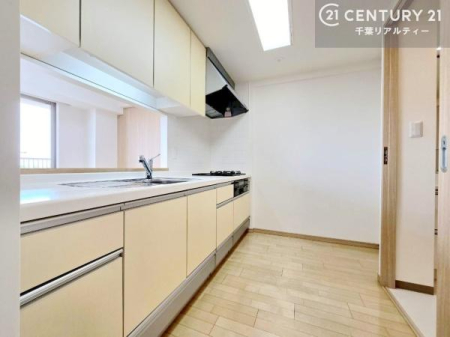 �L�b�`�� ��Ƃ肠�钲���X�y�[�X�ō�Ƃ����₷�����K�ȃL�b�`���ł��I
���q�l�ƈꏏ�ɂ��َq������y���߂�L�X�X�y�[�X�ł��B�y�����������ԂɂȂ肻���ł��ˁI