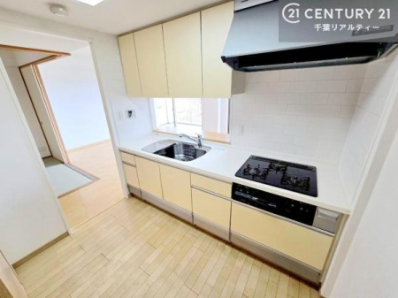 �L�b�`�� ��l�C�̑Ζʎ��V�X�e���L�b�`�����̗p���Ă��܂��I���Ƒ��̃R�~���j�P�[�V���������R�Ƒ�����݌v�ł��B
���q�l�ɂ��ڂ��͂��̂Ŋ������ł��ˁI�L�X�g���ĉ��K�ō�Ƃ��i�݂܂��B