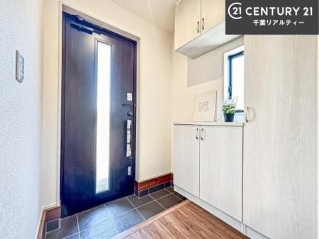���� �V���[�Y�{�b�N�X�t���Ȃ̂ŁA���ւ��Еt�����|�������₷���ł��I
�X�b�L���������ւŌ˂��J�����u�ԁA�������̂���S�n������Ԃ��o�}���Ă���܂��B