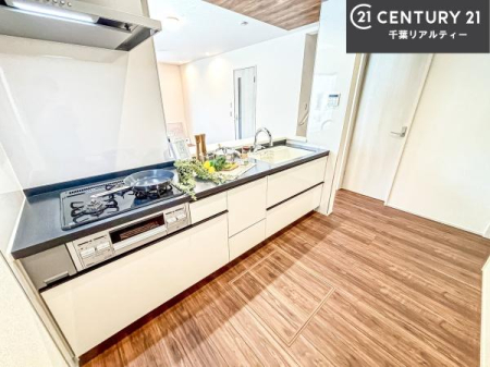 �L�b�`�� ��Ƃ肠�钲���X�y�[�X�ō�Ƃ����₷�����K�ȃL�b�`���ł��I
���q�l�ƈꏏ�ɂ��َq������y���߂�L�X�X�y�[�X�ł��B�y�����������ԂɂȂ肻���ł��ˁI