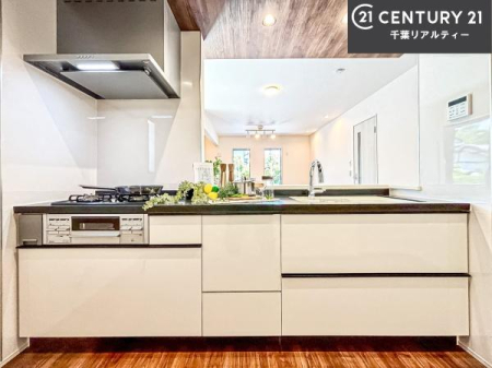 �L�b�`�� ���[�͂̍����V�X�e���L�b�`���ŁA��������H�����������Еt���A�L�X�Ƃ�����Ԃŉ��K�ɗ������y���߂܂��B