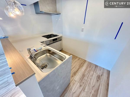 �L�b�`�� ���C�h�ȃV���N�ł��ˁI�������˂ɂ������������₷���Ǝ����y�X�d�l�̃V�X�e���L�b�`���ł��I
�f�U�C�����Ƌ@�\�������˂��L�b�`���Ő�����������܂��ˁI