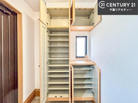 ���� �V���[�Y�{�b�N�X�t���Ȃ̂ŁA���ւ��Еt�����|�������₷���ł��I
�X�b�L���������ւŌ˂��J�����u�ԁA�������̂���S�n������Ԃ��o�}���Ă���܂��B