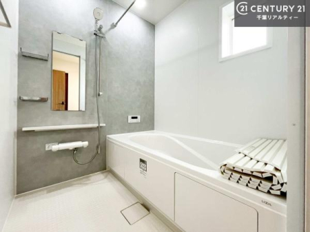 ���� ������Ƃ����������̂���o�X���[���I���K�ȃo�X�^�C��������܂��I
1���̔�����������Ɩ����Ă����f�G�ȃ����N�[�[�V������ԂɂȂ肻���ł��ˁB