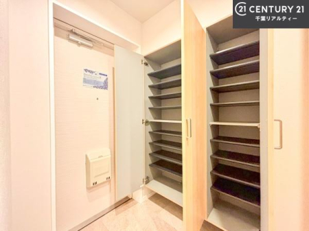 ���� �V���[�Y�{�b�N�X�t���Ȃ̂ŁA���ւ��Еt�����|�������₷���ł��I
�X�b�L���������ւŌ˂��J�����u�ԁA�������̂���S�n������Ԃ��o�}���Ă���܂��B