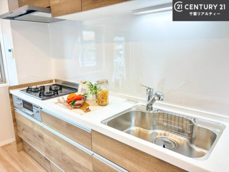 �L�b�`�� ���[�͂̍����V�X�e���L�b�`���ŁA��������H�����������Еt���A�L�X�Ƃ�����Ԃŉ��K�ɗ������y���߂܂��B