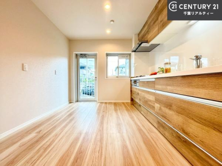 �L�b�`�� ��Ƃ肠�钲���X�y�[�X�ō�Ƃ����₷�����K�ȃL�b�`���ł��I
���q�l�ƈꏏ�ɂ��َq������y���߂�L�X�X�y�[�X�ł��B�y�����������ԂɂȂ肻���ł��ˁI