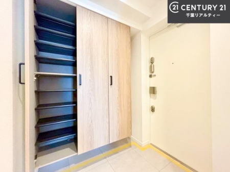 ���� �V���[�Y�{�b�N�X�t���Ȃ̂ŁA���ւ��Еt�����|�������₷���ł��I
�X�b�L���������ւŌ˂��J�����u�ԁA�������̂���S�n������Ԃ��o�}���Ă���܂��B