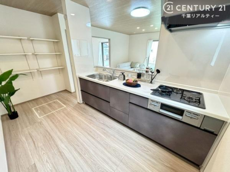 �L�b�`�� �L�b�`���̘e�ɂ͉��I������̂ŐH�i�̃X�g�b�N�Ȃǂ��ł��ĕ֗��ł��ˁI
