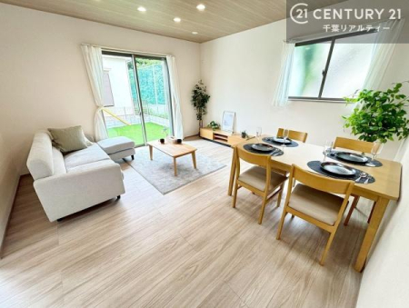 ���r���O �傫�ȑ����炽���Ղ�̗z���������閾�邢���r���O�B�J�����̂��郊�r���O�ŉƑ��c���̂��났�̎��Ԃ��߂����܂��I
