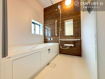 ���� �ǂ������@�\�t���̗����ŁA���ł����K�ȃo�X�^�C���B
���Ƒ��̓������Ԃ�����Ă��A�����������C���y���߂܂��B