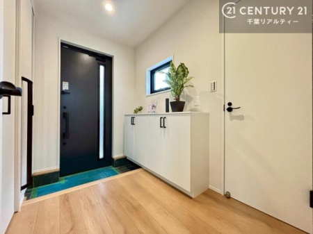 ���� �V���[�Y�{�b�N�X�t���Ȃ̂ŁA���ւ��Еt�����|�������₷���ł��I
�X�b�L���������ւŌ˂��J�����u�ԁA�������̂���S�n������Ԃ��o�}���Ă���܂��B