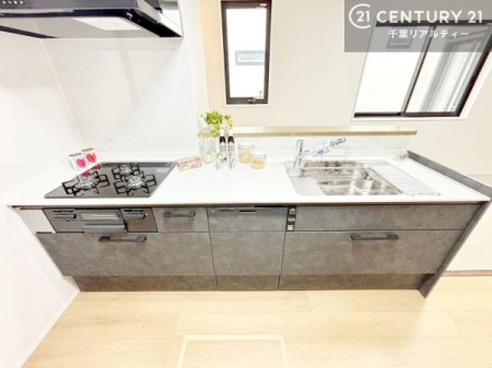 �L�b�`�� ���[�͂̍����V�X�e���L�b�`���ŁA��������H�����������Еt���A�L�X�Ƃ�����Ԃŉ��K�ɗ������y���߂܂��B