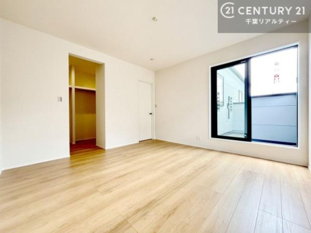 �m�� �o���R�j�[�ɖʂ��Ă���m���ł��B���邭�����肪����A���C����������ł��܂��I���N���āA�O�ɏo�Ĕw�L�т����[�ċz�����ǂ������}������邱�Ƃ��ł��܂��B