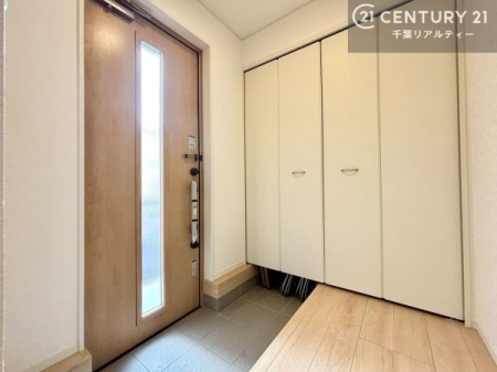 ���� �V���[�Y�{�b�N�X�t���Ȃ̂ŁA���ւ��Еt�����|�������₷���ł��I
�X�b�L���������ւŌ˂��J�����u�ԁA�������̂���S�n������Ԃ��o�}���Ă���܂��B