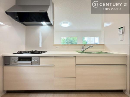 �L�b�`�� ���[�͂̍����V�X�e���L�b�`���ŁA��������H�����������Еt���A�L�X�Ƃ�����Ԃŉ��K�ɗ������y���߂܂��B
