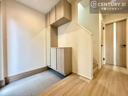 ���� �V���[�Y�{�b�N�X�t���B���ւ��Еt�����|�������₷���ł��I
�X�b�L���������ւŌ˂��J�����u�ԁA�������̂���S�n������Ԃ��o�}���Ă���܂��B
