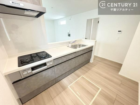 �L�b�`�� ��Ƃ肠�钲���X�y�[�X�ō�Ƃ����₷�����K�ȃL�b�`���ł��I
���q�l�ƈꏏ�ɂ��َq������y���߂�L�X�X�y�[�X�ł��B�y�����������ԂɂȂ肻���ł��ˁI