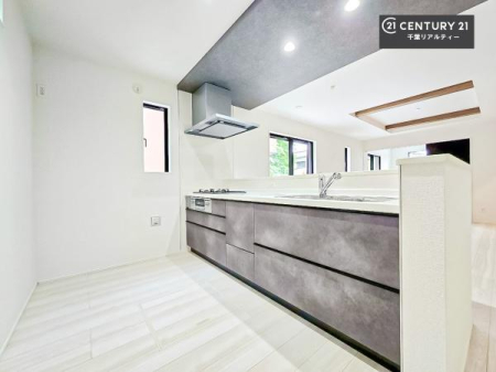 �L�b�`�� ��Ƃ肠�钲���X�y�[�X�ō�Ƃ����₷�����K�ȃL�b�`���ł��I
���q�l�ƈꏏ�ɂ��َq������y���߂�L�X�X�y�[�X�ł��B�y�����������ԂɂȂ肻���ł��ˁI