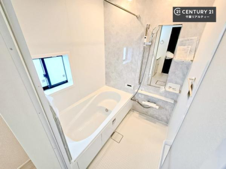 ���� �������������l�̕��͋C�̃o�X���[���́A�����o�Ă��ăo�X�^�C�����[���I
���d���撣���Ă��邲�J���ɂ��D�݂̍���̓����܂����āA�y����ł݂Ă͂������ł��傤���H