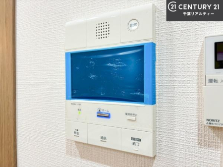 ���̑����� TV���j�^�[�t���C���^�[�z��������A�K��҂��f���Ŋm�F���Ă���Ή��ł��邽�߁A�h�Ɩʂ����S�ł��B���q�l�̂�����Ԏ��ɂ��S�����A���Ƒ��̈��S�E���S�ȕ�炵���T�|�[�g���܂��B