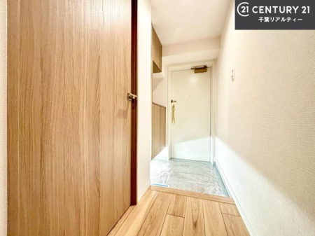 ���� �V���[�Y�{�b�N�X�t���Ȃ̂ŁA���ւ��Еt�����|�������₷���ł��I
�X�b�L���������ւŌ˂��J�����u�ԁA�������̂���S�n������Ԃ��o�}���Ă���܂��B