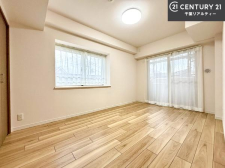 �m�� �o���R�j�[�ɖʂ��Ă���m���ł��B���邭�����肪����A���C����������ł��܂��I���N���āA�O�ɏo�Ĕw�L�т����[�ċz�����ǂ������}������邱�Ƃ��ł��܂��B