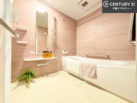 ���� �������������l�̕��͋C�̃o�X���[���́A�����o�Ă��ăo�X�^�C�����[���I
���d���撣���Ă��邲�J���ɂ��D�݂̍���̓����܂����āA�y����ł݂Ă͂������ł��傤���H