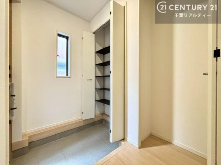 ���� �V���[�Y�{�b�N�X�t���Ȃ̂ŁA���ւ��Еt�����|�������₷���ł��I
�X�b�L���������ւŌ˂��J�����u�ԁA�������̂���S�n������Ԃ��o�}���Ă���܂��B