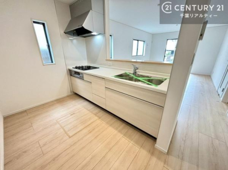 �L�b�`�� ��Ƃ肠�钲���X�y�[�X�ō�Ƃ����₷�����K�ȃL�b�`���ł��I
���q�l�ƈꏏ�ɂ��َq������y���߂�L�X�X�y�[�X�ł��B�y�����������ԂɂȂ肻���ł��ˁI