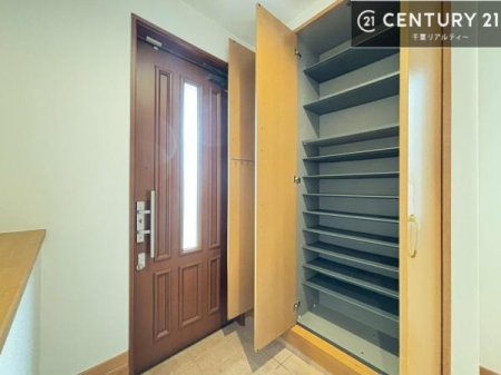 ���� �V���[�Y�{�b�N�X�t���Ȃ̂ŁA���ւ��Еt�����|�������₷���ł��I
�X�b�L���������ւŌ˂��J�����u�ԁA�������̂���S�n������Ԃ��o�}���Ă���܂��B