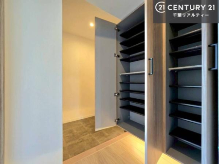 ���� �V���[�Y�{�b�N�X�t���Ȃ̂ŁA���ւ��Еt�����|�������₷���ł��I
�X�b�L���������ւŌ˂��J�����u�ԁA�������̂���S�n������Ԃ��o�}���Ă���܂��B