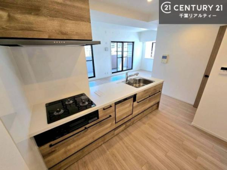 �L�b�`�� ��Ƃ肠�钲���X�y�[�X�ō�Ƃ����₷�����K�ȃL�b�`���ł��I
���q�l�ƈꏏ�ɂ��َq������y���߂�L�X�X�y�[�X�ł��B�y�����������ԂɂȂ肻���ł��ˁI