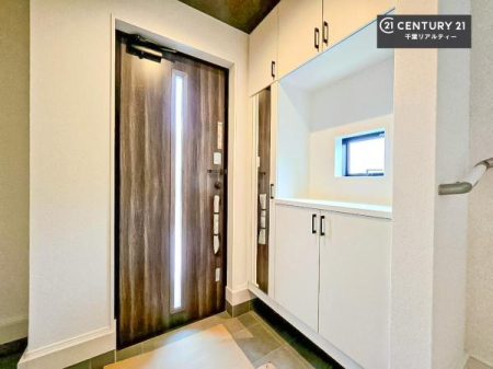 ���� �V���[�Y�{�b�N�X�t���Ȃ̂ŁA���ւ��Еt�����|�������₷���ł��I
�X�b�L���������ւŌ˂��J�����u�ԁA�������̂���S�n������Ԃ��o�}���Ă���܂��B