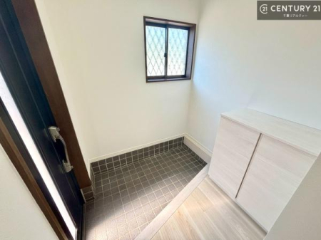 ���� �V���[�Y�{�b�N�X�t���Ȃ̂ŁA���ւ��Еt�����|�������₷���ł��I
�X�b�L���������ւŌ˂��J�����u�ԁA�������̂���S�n������Ԃ��o�}���Ă���܂��B