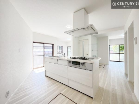 �L�b�`�� ���[�X�y�[�X���L�x�ŁA�����X�y�[�X���X�b�L���ƕЕt���Ђ�`�����p�ł��܂��I
���K�ɍ�Ƃ��ł��A�Ǝ��̌����A�b�v�I�����̗���������܂��I
