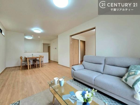 ���r���O �S�n�ǂ����r���O�͉Ƒ������R�ƏW�܂�܂��B�Ƒ��c�R�̎��Ԃ����������ł��B���Ƒ��ƁA����w�[���������Ԃ��߂��������ł��ˁB