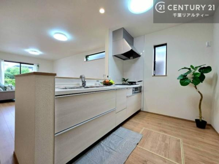 �L�b�`�� �����t���̃L�b�`���́A���R�����������ݖ��邭�J���I�B���C�����₷�����K�ɂ��������y���߂܂��B
