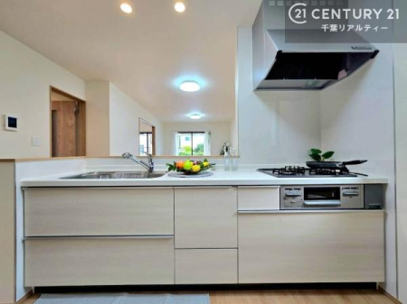 �L�b�`�� ���[�X�y�[�X���[�����Ă���A�L�b�`���܂�����������ƕۂ��Ȃ���A�L�X�Ƃ��������X�y�[�X���m�ہB���K�ȍ�Ɗ��ŁA�����̂����������X���[�Y�ɂ͂��ǂ�܂��B