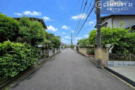 �O�ʓ��H�܂ތ��n�ʐ^ �S�䂭�܂Ō��n����������������悤�A�����ē��̂��p�ӂ������Ă���܂��B���C�y�ɂ��₢���킹�̏�A���z�̕�炵�ւ̈�������i�߂��������I