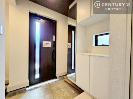 ���� �V���[�Y�{�b�N�X�t���Ȃ̂ŁA���ւ��Еt�����|�������₷���ł��I
�X�b�L���������ւŌ˂��J�����u�ԁA�������̂���S�n������Ԃ��o�}���Ă���܂��B