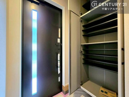 ���� �V���[�Y�{�b�N�X�t���Ȃ̂ŁA���ւ��Еt�����|�������₷���ł��I
�X�b�L���������ւŌ˂��J�����u�ԁA�������̂���S�n������Ԃ��o�}���Ă���܂��B