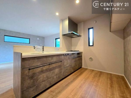 �L�b�`�� ��Ƃ肠�钲���X�y�[�X�ō�Ƃ����₷�����K�ȃL�b�`���ł��I
���q�l�ƈꏏ�ɂ��َq������y���߂�L�X�X�y�[�X�ł��B�y�����������ԂɂȂ肻���ł��ˁI