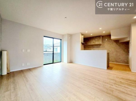 ���r���O �S�n�ǂ����r���O�͉Ƒ������R�ƏW�܂�܂��B�Ƒ��c�R�̎��Ԃ����������ł��B���Ƒ��ƁA����w�[���������Ԃ��߂��������ł��ˁB