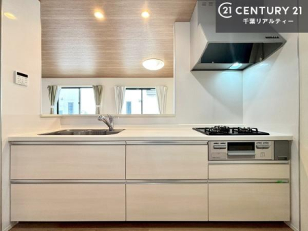 �L�b�`�� ���[�X�y�[�X���[�����Ă���A�L�b�`���܂�����������ƕۂ��Ȃ���A�L�X�Ƃ��������X�y�[�X���m�ہB���K�ȍ�Ɗ��ŁA�����̂����������X���[�Y�ɂ͂��ǂ�܂��B
