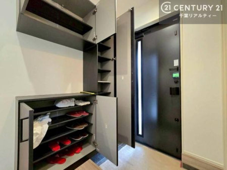 ���� �V���[�Y�{�b�N�X�t���Ȃ̂ŁA���ւ��Еt�����|�������₷���ł��I
�X�b�L���������ւŌ˂��J�����u�ԁA�������̂���S�n������Ԃ��o�}���Ă���܂��B
