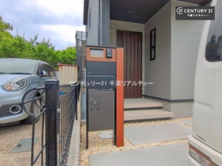 ���̑� �|�X�g��̌^��z�{�b�N�X�I���֎�����������茩���A�Ĕz�B�̃X�g���X�Ȃ��ו����m���Ɏ󂯎���_���ő�̓����ł��B�h�Ɛ��������A��^���[���ւɂ��Ή��\�I