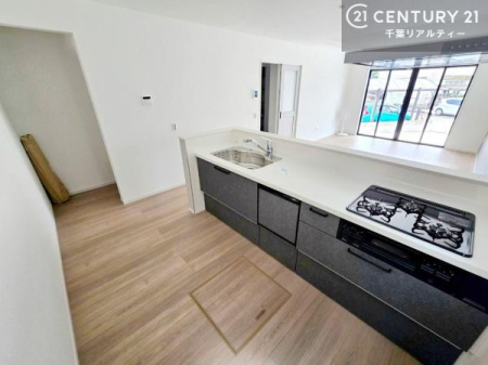 �L�b�`�� ��l�C�̑Ζʎ��V�X�e���L�b�`�����̗p���Ă��܂��I���Ƒ��̃R�~���j�P�[�V���������R�Ƒ�����݌v�ł��B
���q�l�ɂ��ڂ��͂��̂Ŋ������ł��ˁI�L�X�g���ĉ��K�ō�Ƃ��i�݂܂��B